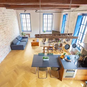 Sunny Stylish Spacious Loft In Old-port , Marseille France